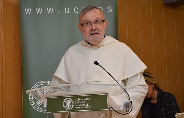 Fr. Alfonso Esponera pronuncia la lección magistra