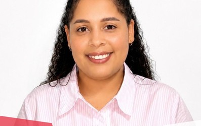 luz-clarita-con-el-papa-icono