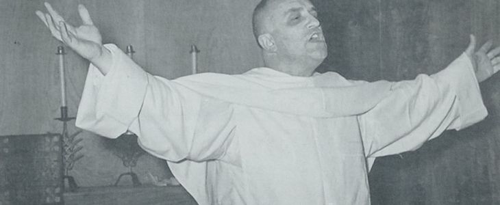 Padre Merino predicando en el noviciado