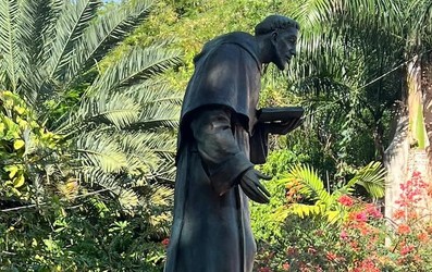 santo-domingo-honra-patrono-estatua